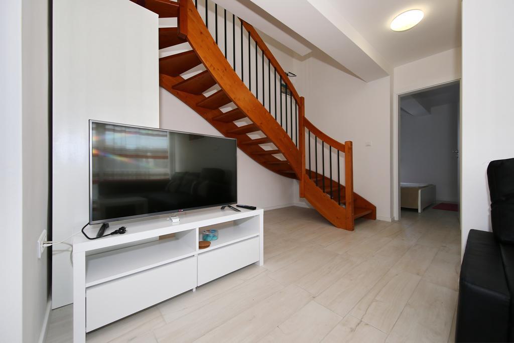 Apartments Matkovic Sveti Filip i Jakov Exterior photo