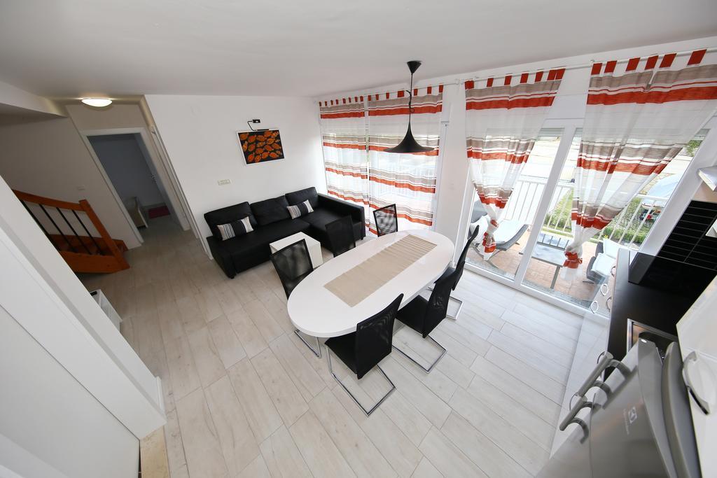 Apartments Matkovic Sveti Filip i Jakov Exterior photo